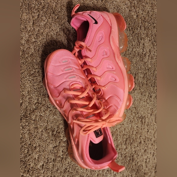 Nike Shoes - Nike Vapormax Plus